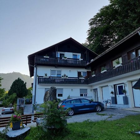 Ferienhaus Burgblick Треффен Экстерьер фото