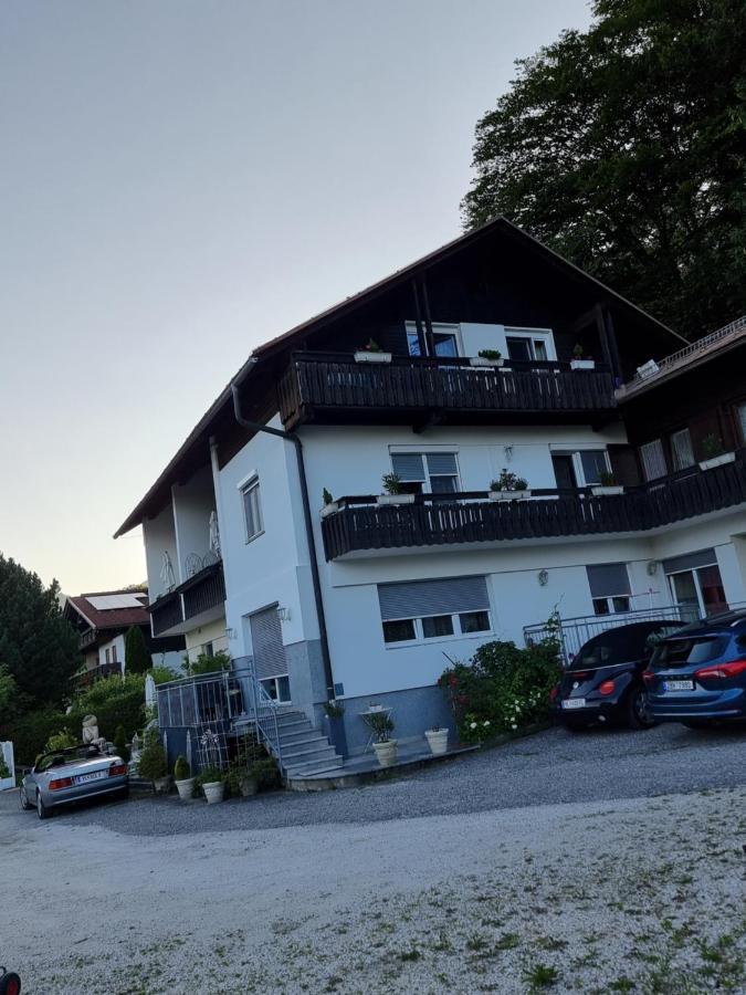 Ferienhaus Burgblick Треффен Экстерьер фото