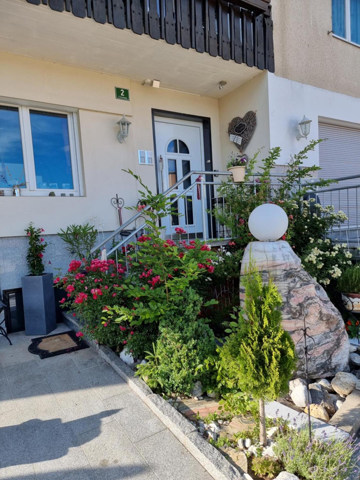 Ferienhaus Burgblick Треффен Экстерьер фото