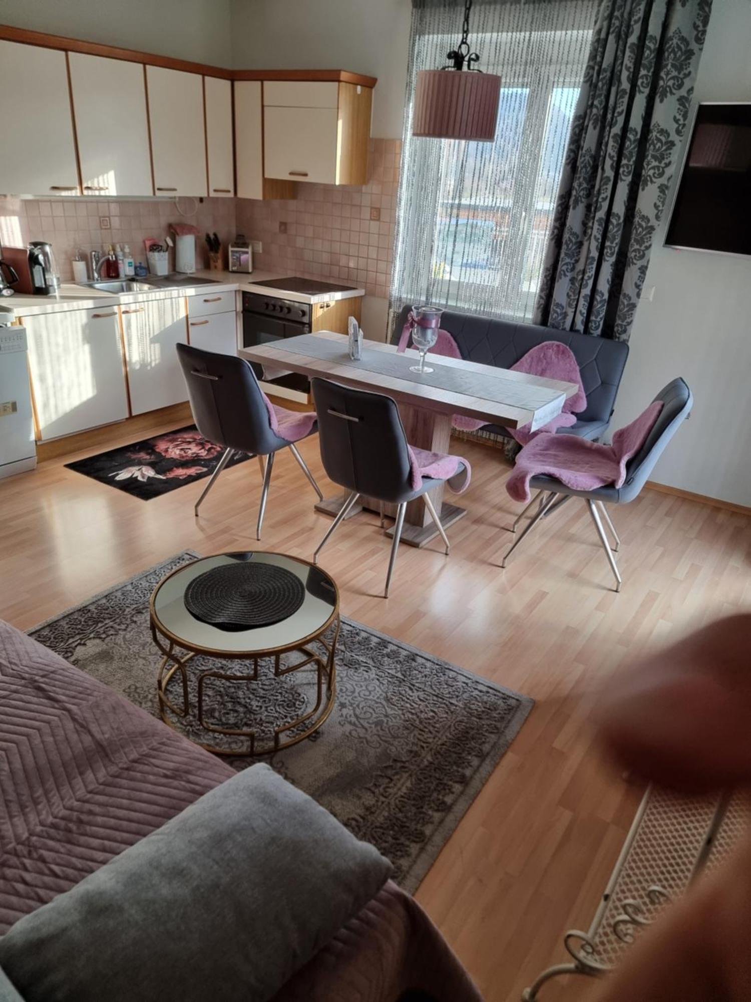 Ferienhaus Burgblick Треффен Экстерьер фото