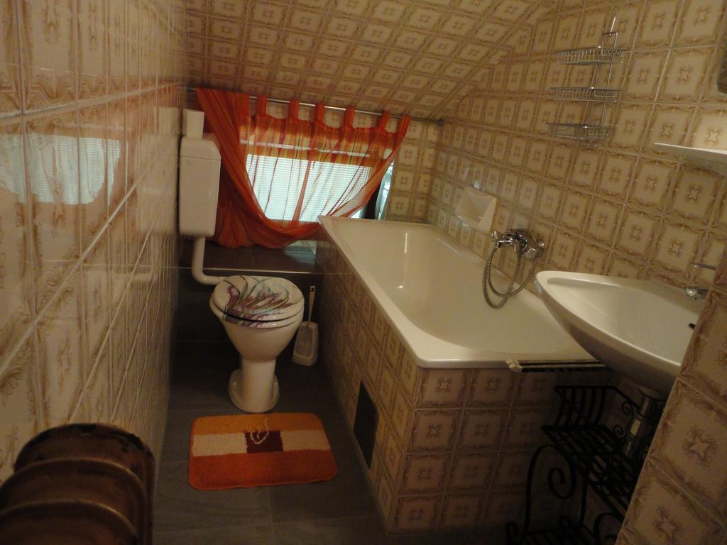 Ferienhaus Burgblick Треффен Номер фото