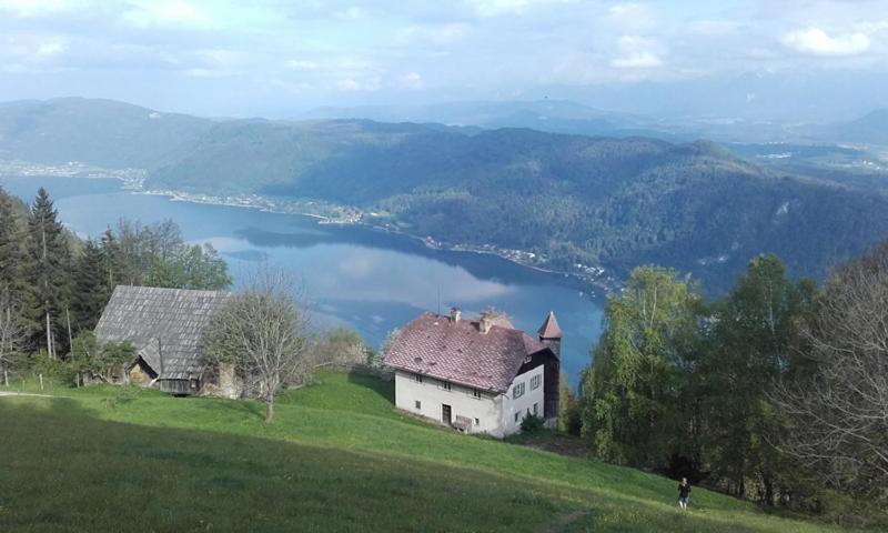 Ferienhaus Burgblick Треффен Экстерьер фото
